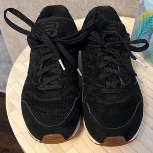 Black suede new balance 530 rubber bottom